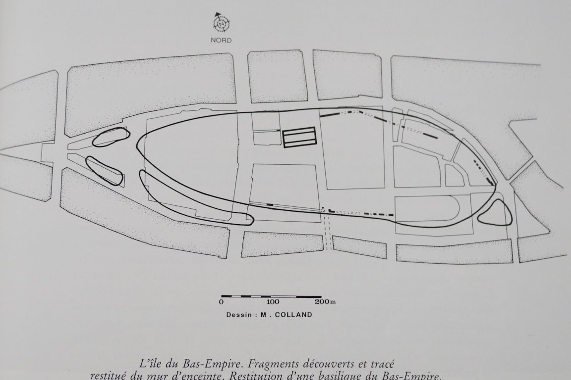 Lutèce avec enceinte à l'Île de la cité