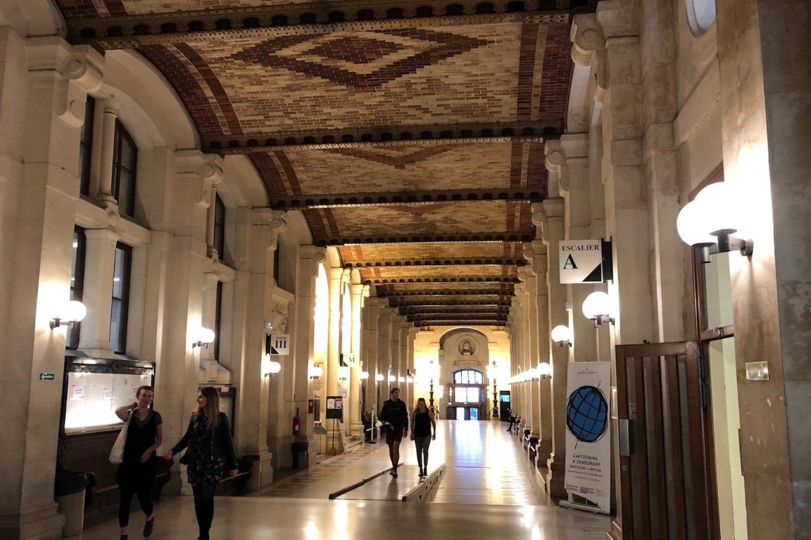 Grand couloir de la faculté de Droit, Place de la Sorbonne