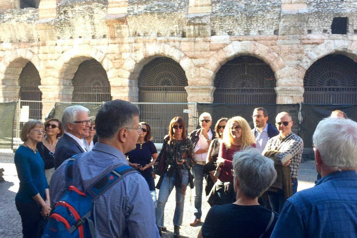 Vérone, devant les Arènes
